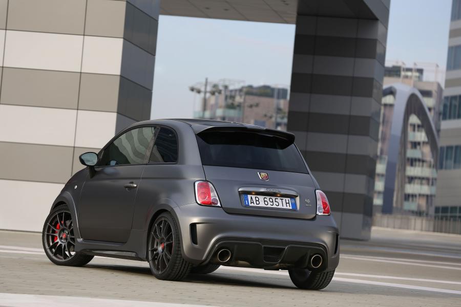  Abarth 695 Biposto 2014 года  (фото 13 из 32)
